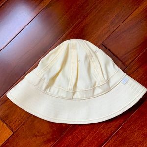 Aritzia TNA bucket hat